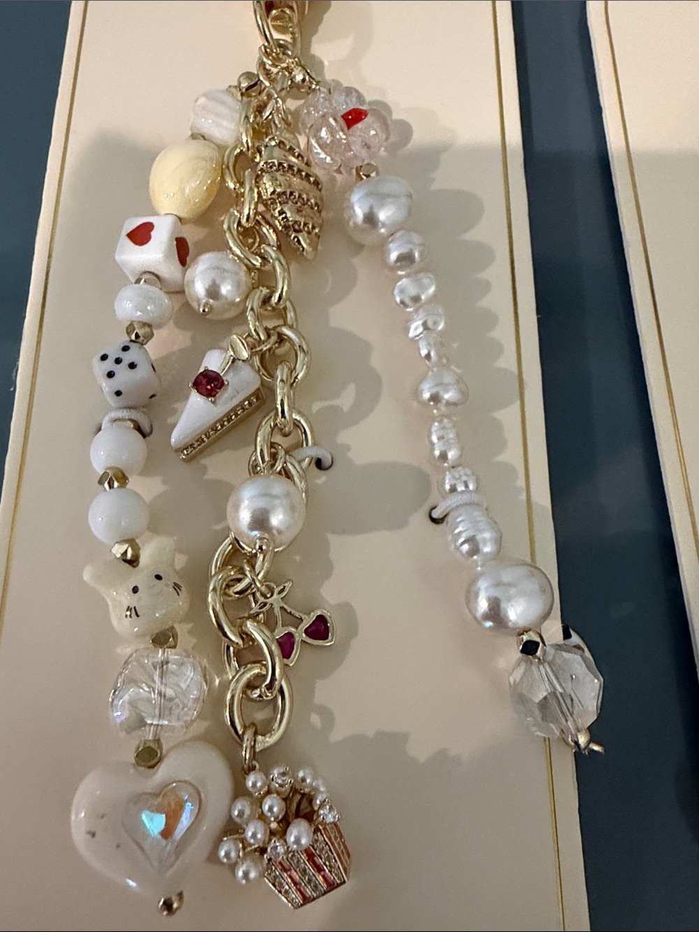 eye candy White, Gold & Red Pearl Charm Keychain - Picture 2 of 2